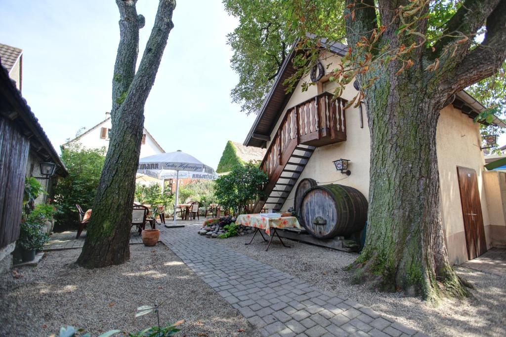 Gasthaus Zum Hirschen Oberrimsingen Exterior foto