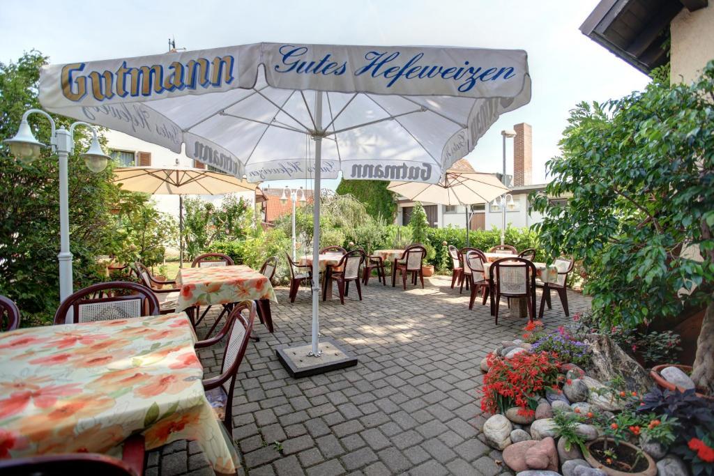 Gasthaus Zum Hirschen Oberrimsingen Exterior foto
